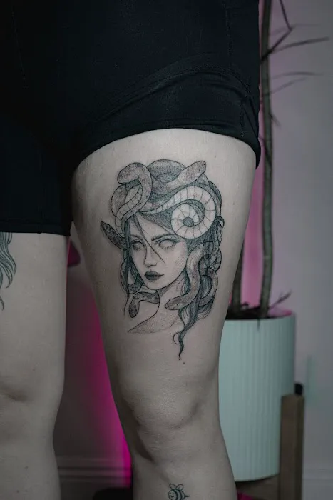 Hydra Tattoo Studio 8