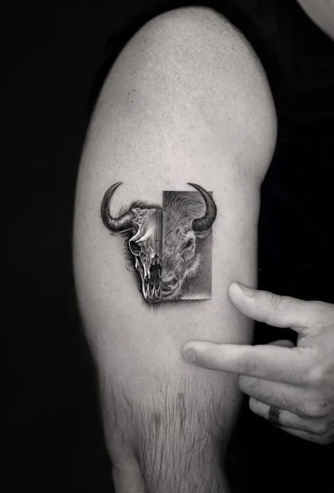 Aureo Los Angeles Tattoo & Gallery 2