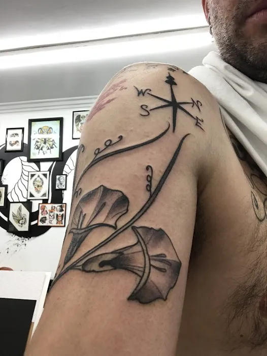 Clandestine Rabbit Tattoo & Piercing Studio 9