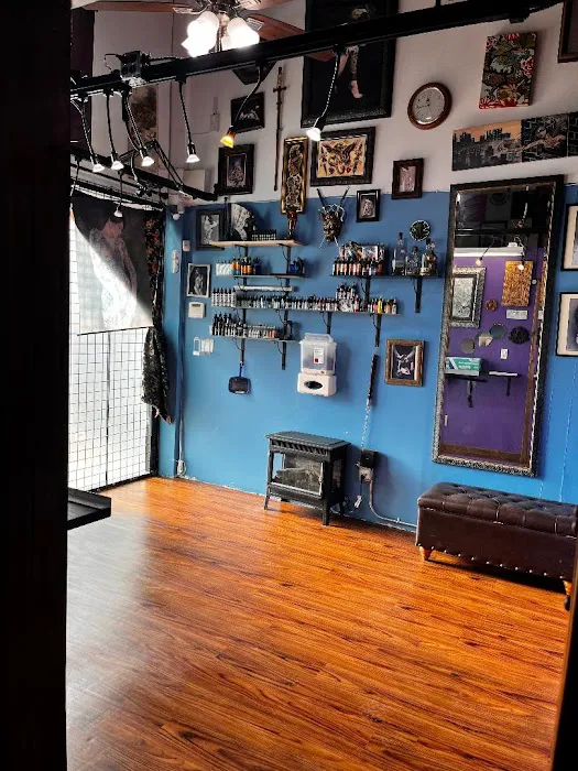 Howling Winds Tattoo Studio 7