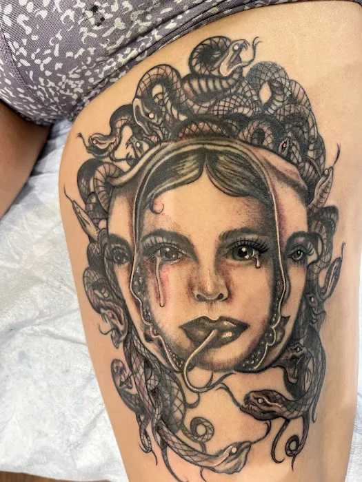 Howling Winds Tattoo Studio 6