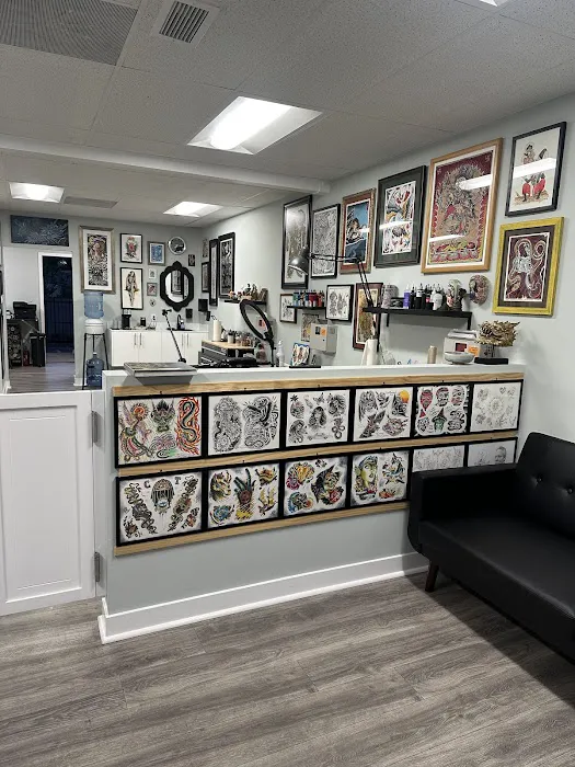Rare Hearts Tattoo Club 0