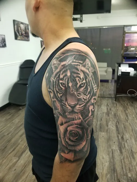 RESILIENCE TATTOO COLLECTIVE 5
