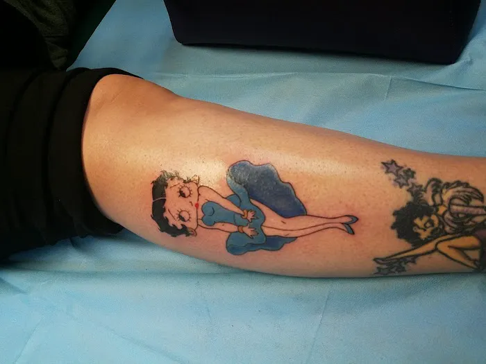 The Madd Tatter'z Tattoo Parlor 9