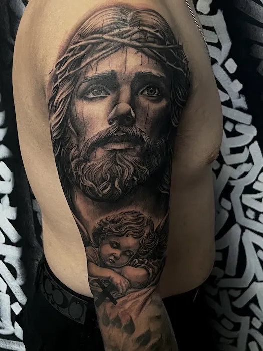 We Are Many Tattoo Studio 4