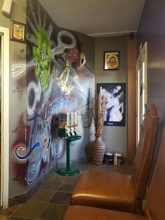 Inkfamous Arte' Tattoo & Body piercing 2