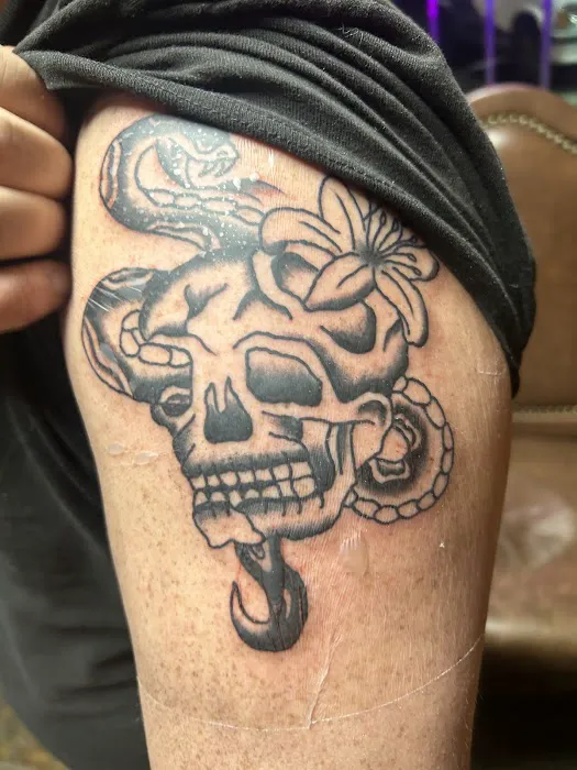 Inkfamous Arte' Tattoo & Body piercing 7