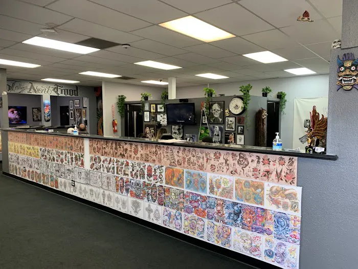 Corona Tattoo & Piercing 2
