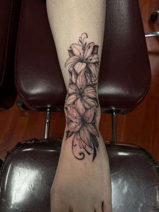 Moval Inked 6