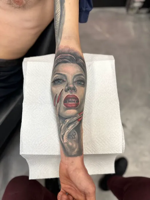 Nightlife & Ink Tattoo & Piercings 1