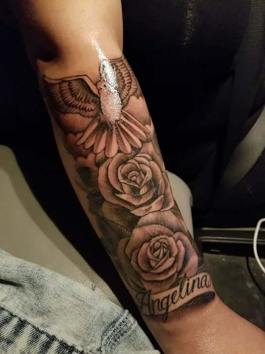 Famous Tattoo & Body Piercing 7
