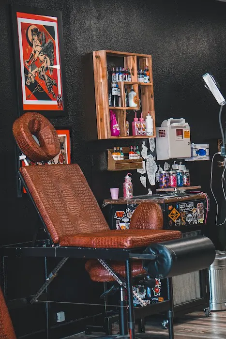 Black Bee Tattoo Parlor 0