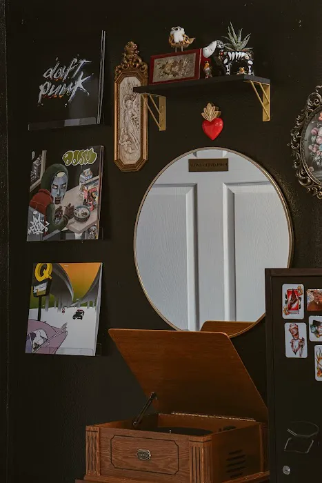 Black Bee Tattoo Parlor 4