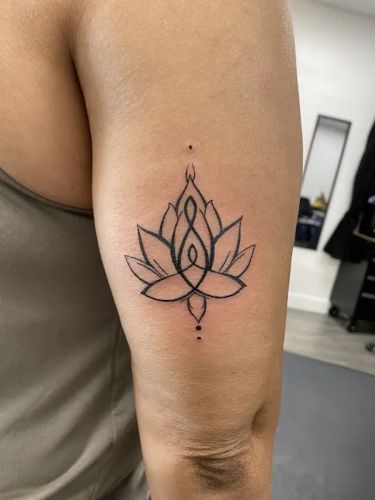 Los Plebes Tattoos & Piercings 9