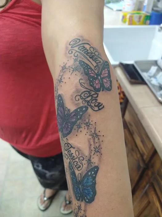 #1 Smokin Guns Tattooz 2