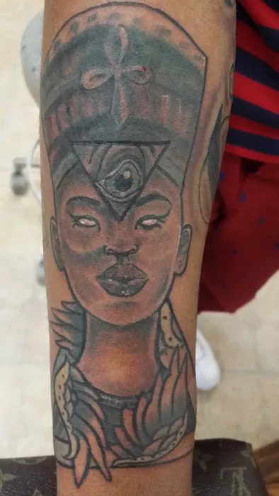#1 Smokin Guns Tattooz 0