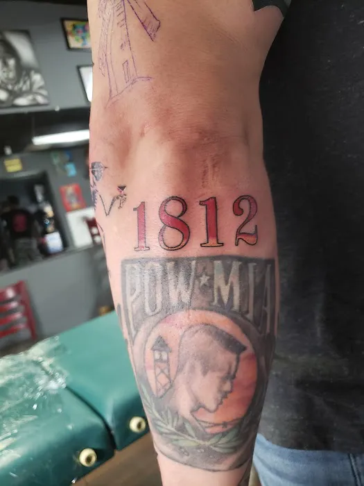 Art & Ink Tattoo Studio 8