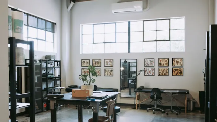 Girls & Roses Tattoo Studio 2