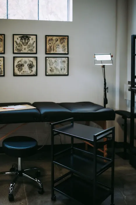 Girls & Roses Tattoo Studio 3
