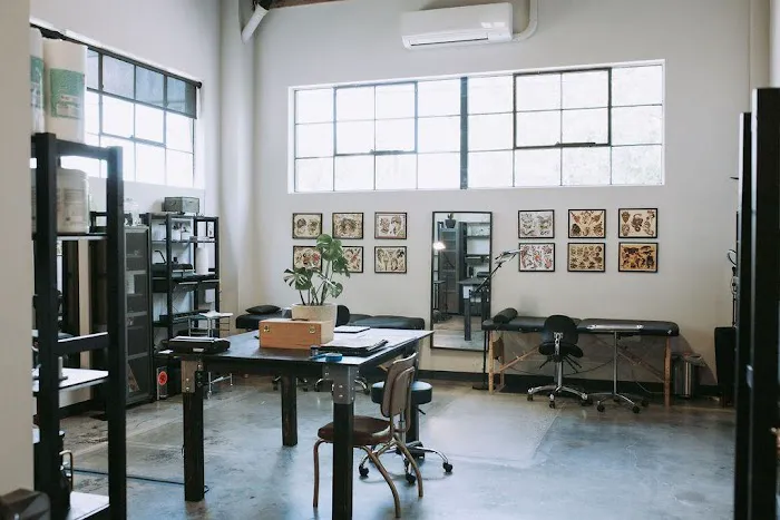 Girls & Roses Tattoo Studio 0
