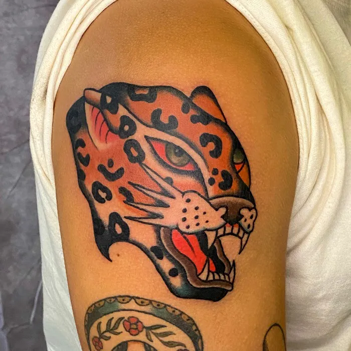 Girls & Roses Tattoo Studio 9