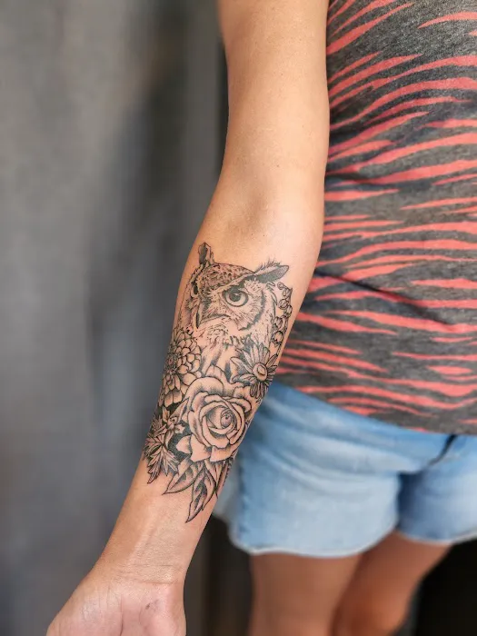 Raving Artist Tattoo Studio 0