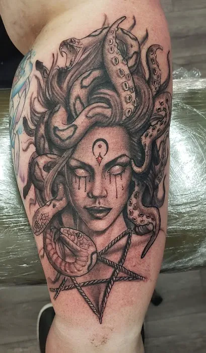 Snowwolf Ink Tattoo Studio 6