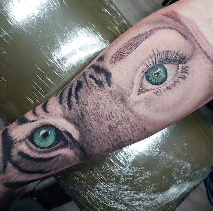 Snowwolf Ink Tattoo Studio 8