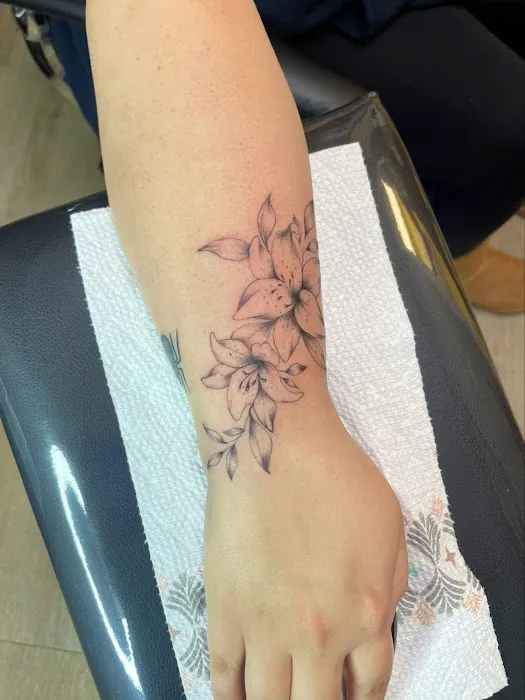 Topside Ink Tattoo Studio 9