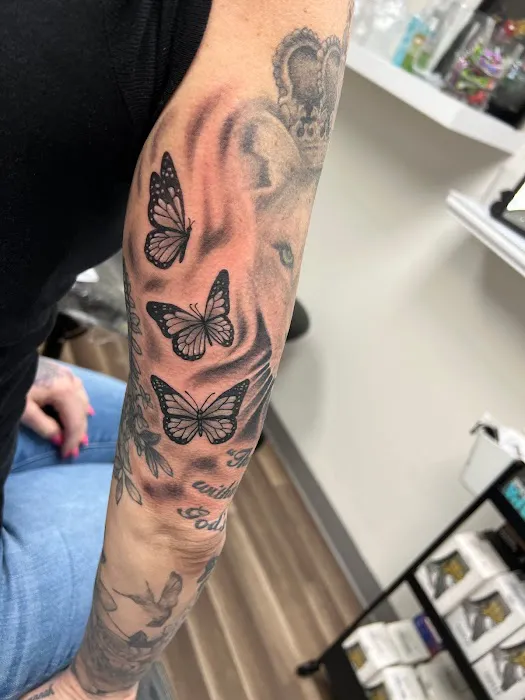 Headstrong Tattoo Studio & Piercing 2