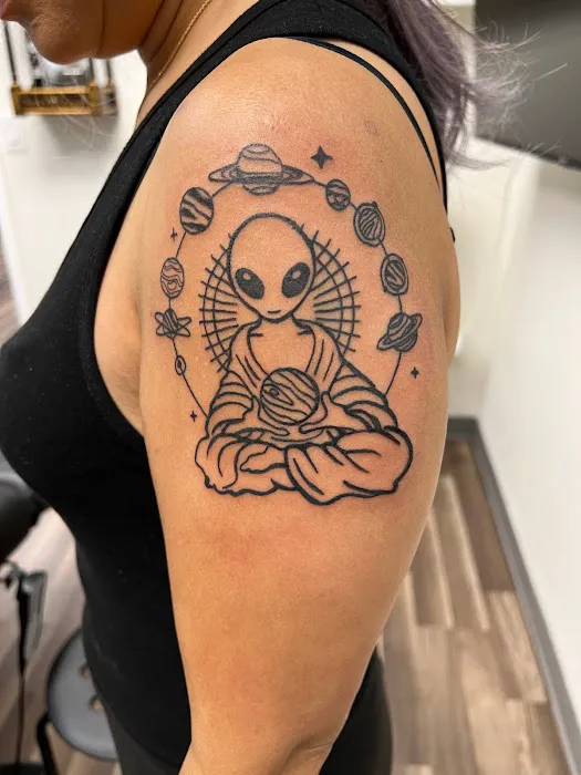 Headstrong Tattoo Studio & Piercing 8