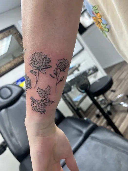 Headstrong Tattoo Studio & Piercing 6