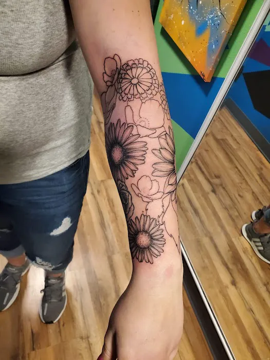 Shade & Lines Art Collective, Tattoo and body piercing 0