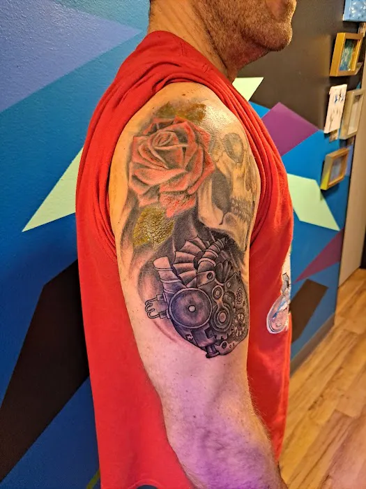 Shade & Lines Art Collective, Tattoo and body piercing 3