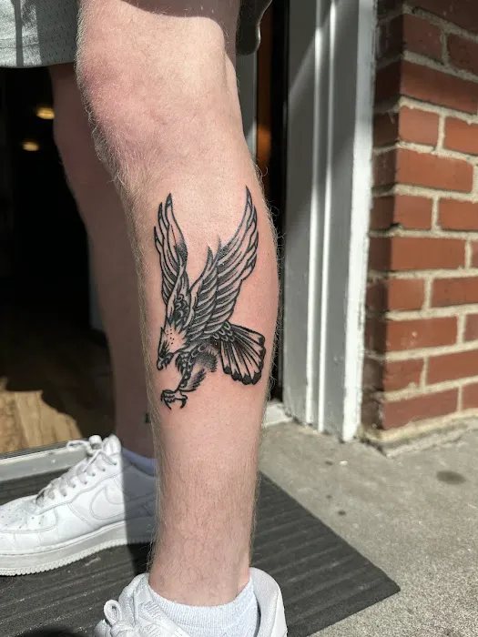 Shade & Lines Art Collective, Tattoo and body piercing 1