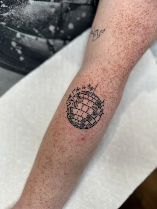 Shade & Lines Art Collective, Tattoo and body piercing 7