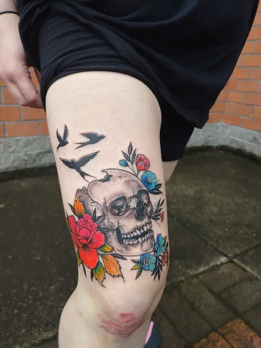 Lunar Tattoo & Piercing 2