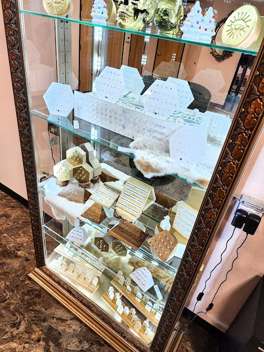 Poppys Parlour LLC 2