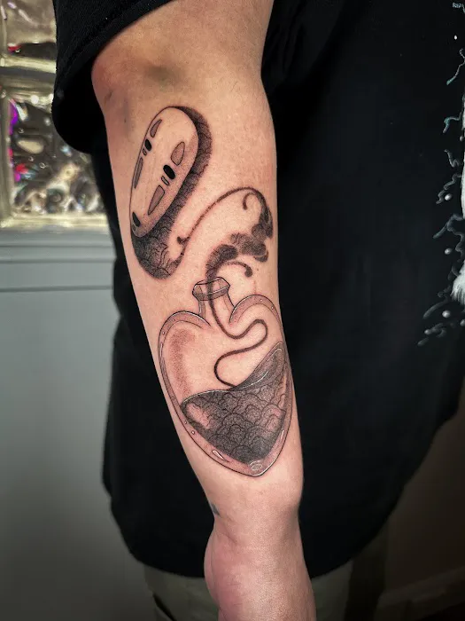 Fine Line Tattoo Studio 4