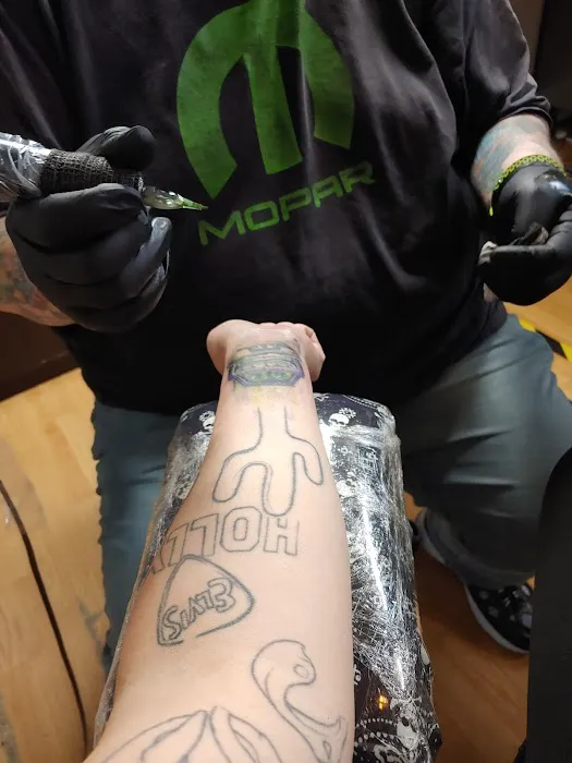 Desire Art and Ink Tattoo 0