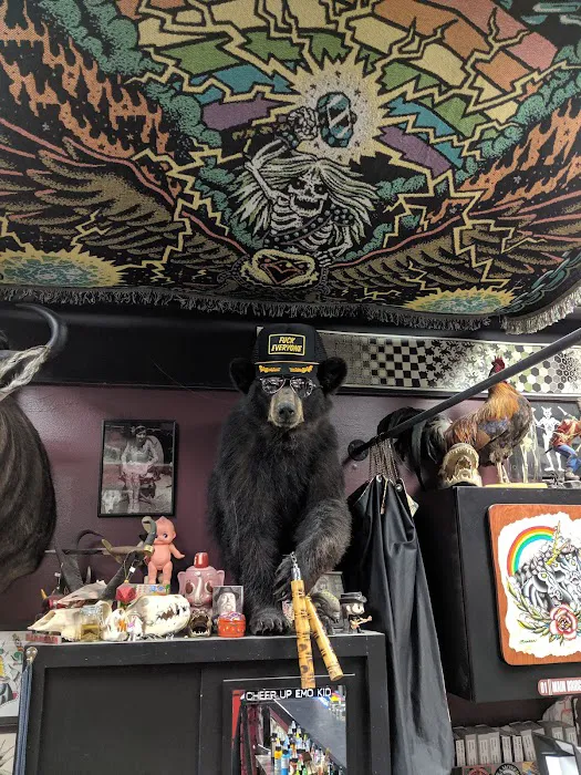 Pierced Hearts Tattoo Parlor 8