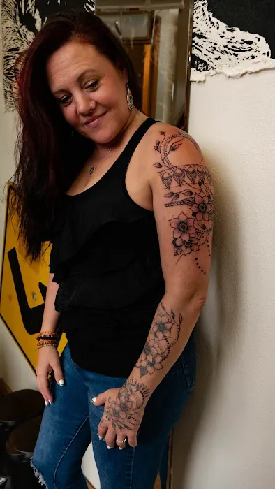 Ryderville Ink Tattoos & Fine Art & Gallery 4
