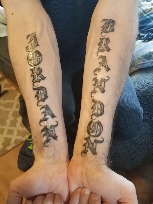 Chameleon Ink Tattoo & Body Piercing 5
