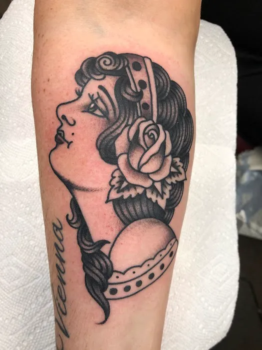 Electric Cobra Tattoo Parlor 4
