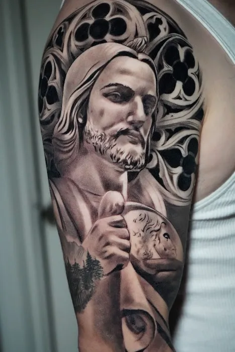 Crown Ink Tattoo and Piercing 0
