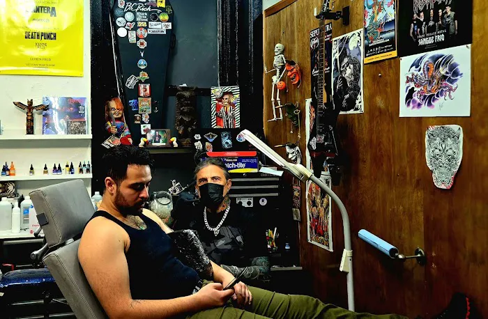 Fenix Tattoo and Piercing 5