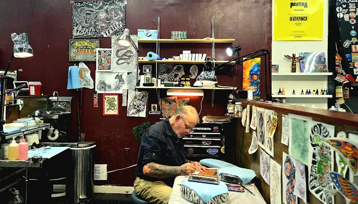 Fenix Tattoo and Piercing 1