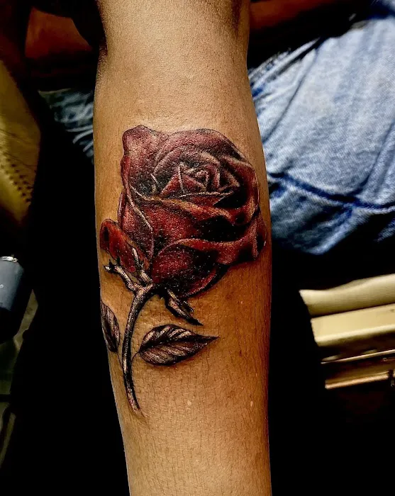 Fenix Tattoo and Piercing 7
