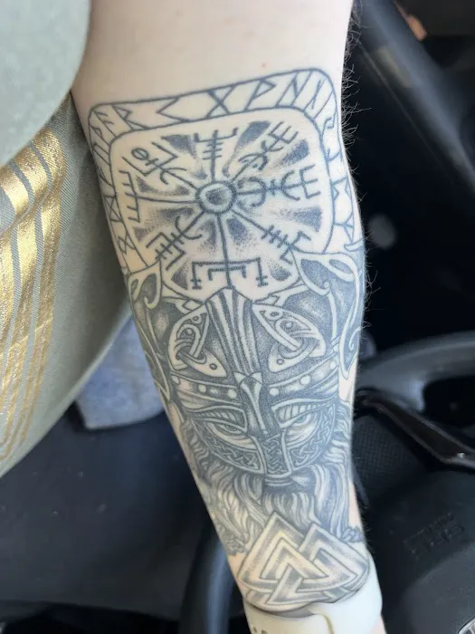 3rd Rock Tattoos and piercings 2
