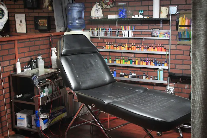 3rd Rock Tattoos and piercings 8